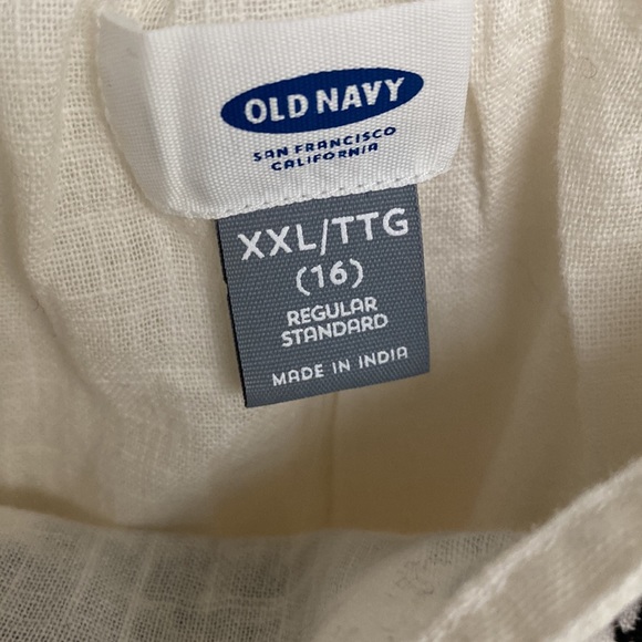 Brand new super cute embroidered top - Picture 3 of 4